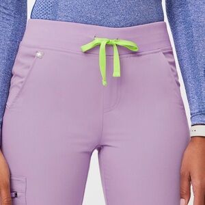 Lavender Joggers with Neon Green Drawstring

Zamora Jogger Scrub Pants™